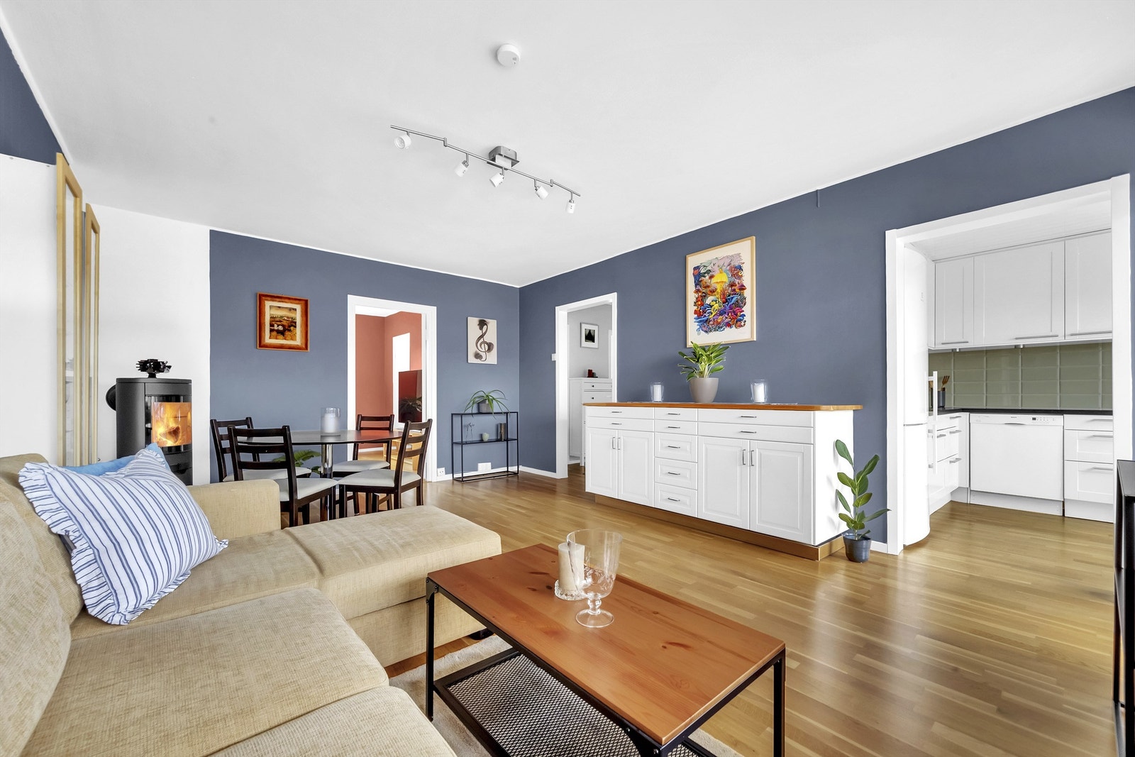 Oversiktsbilde av stuen. Galleribilde