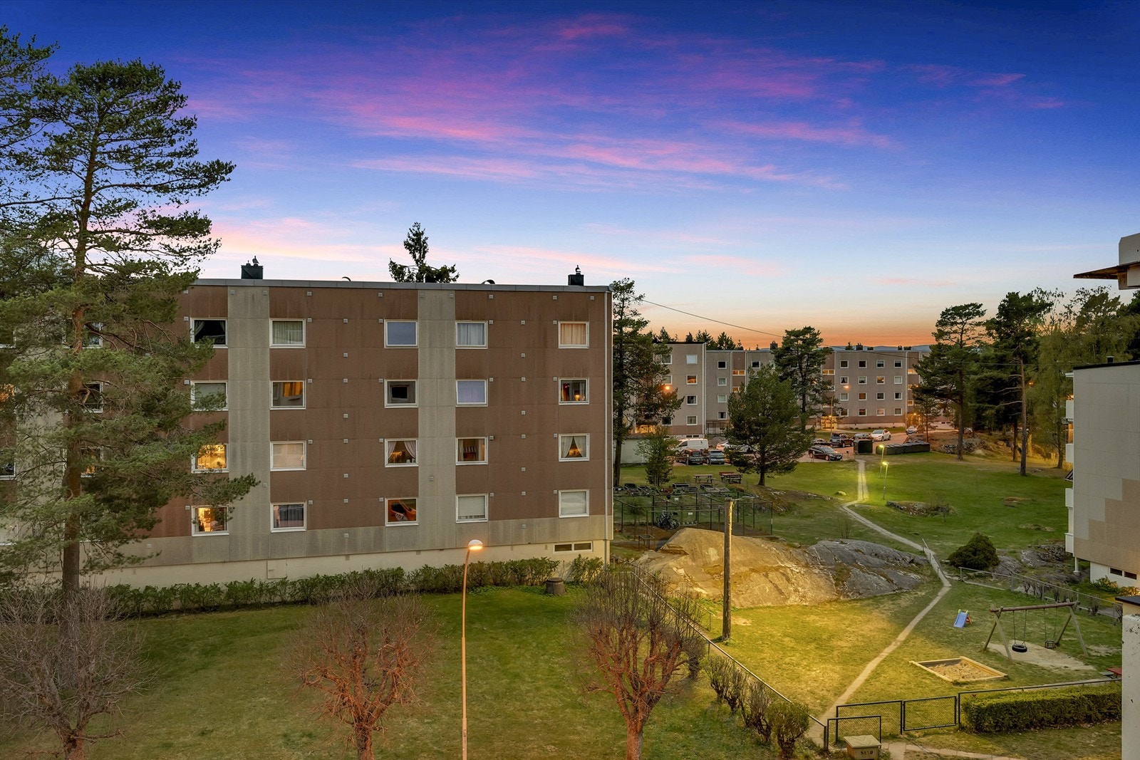 Luftig flott utsyn fra balkong i 4. etasje! Galleribilde