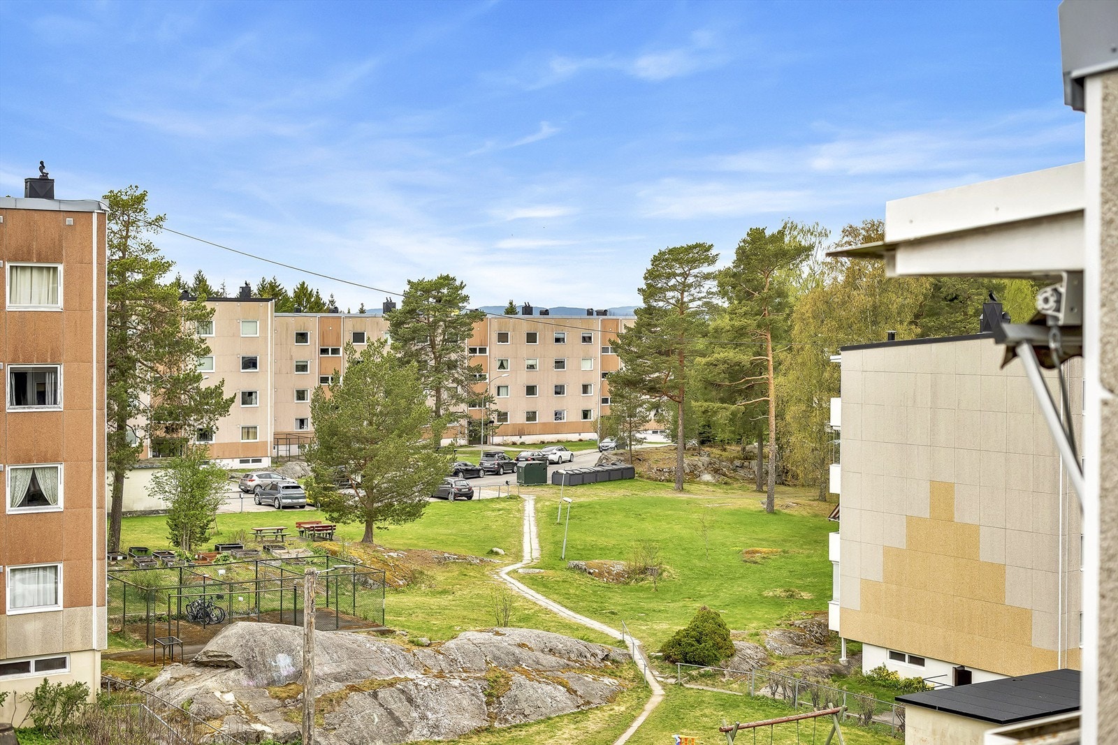 Sjekk ut denne flotte og luftige utsikten fra balkongen! Galleribilde