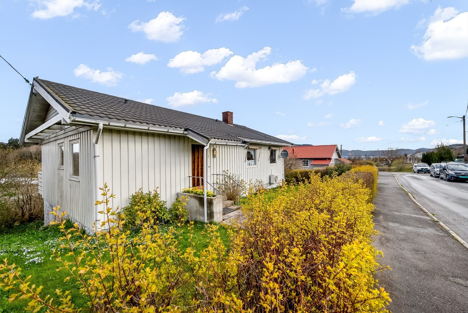 Fint beliggende enebolig i et etablert og sentrumsnært boligfelt. Galleribilde