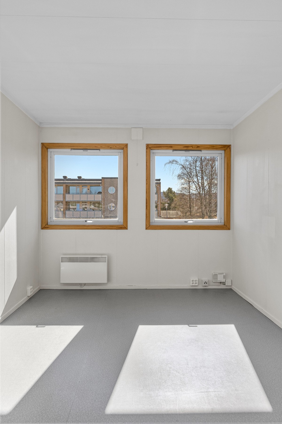 Leiligheten fremstår som lys og har naturlig lysinnslipp. Galleribilde