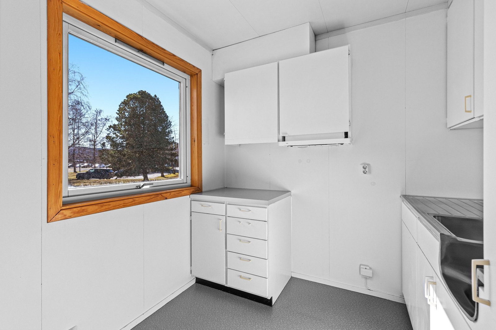 Kjøkkenet er på 6,8 kvm. Galleribilde