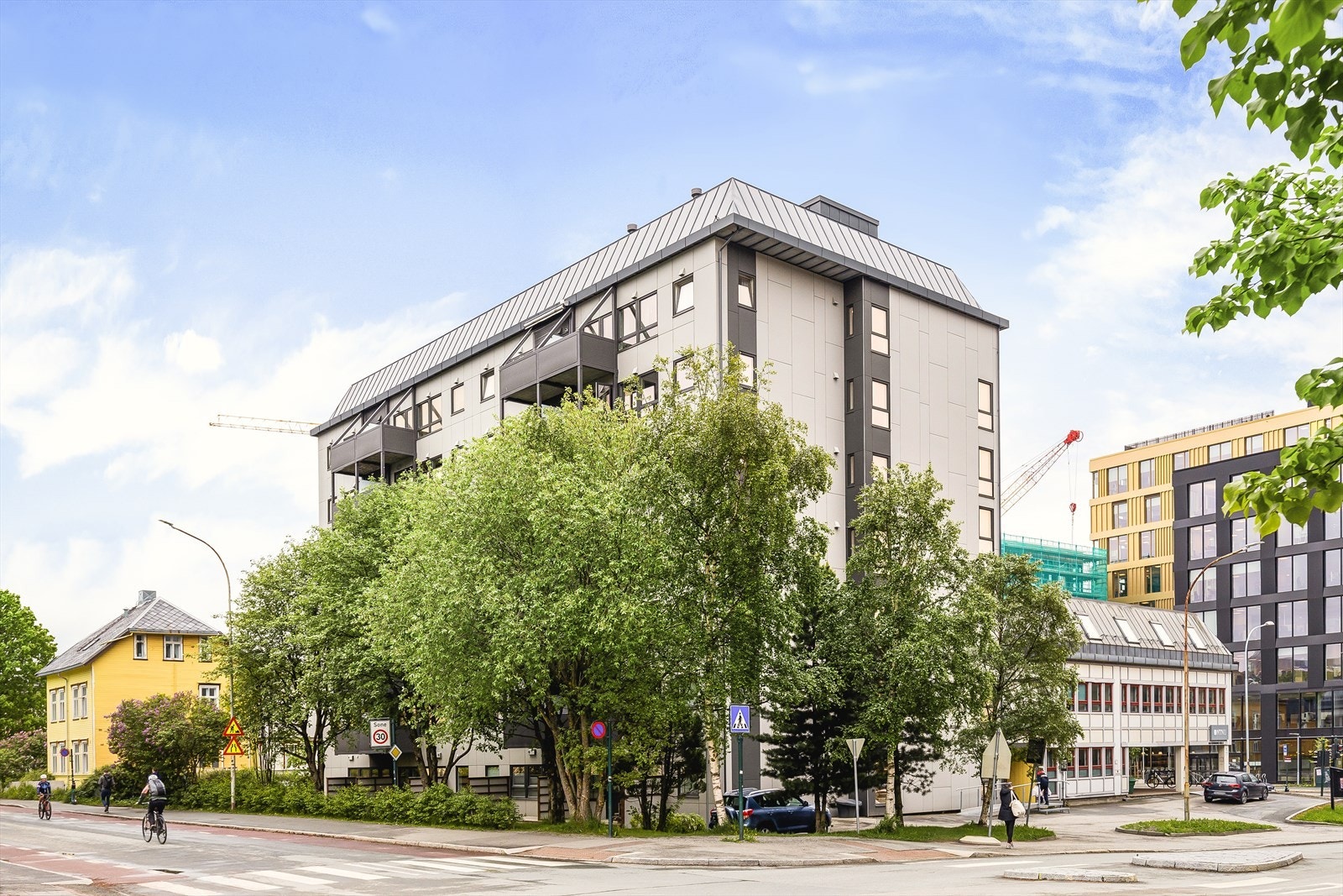 Fasade på sommeren. Galleribilde