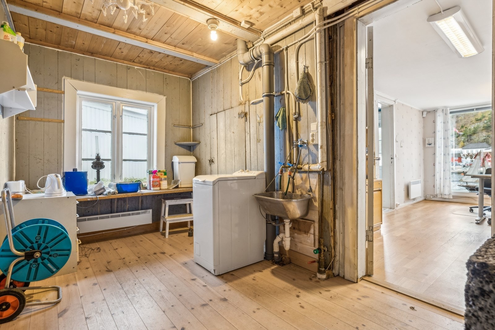 Enkel vaskeromsløsning tilknyttet butikk/næringsdel. Galleribilde