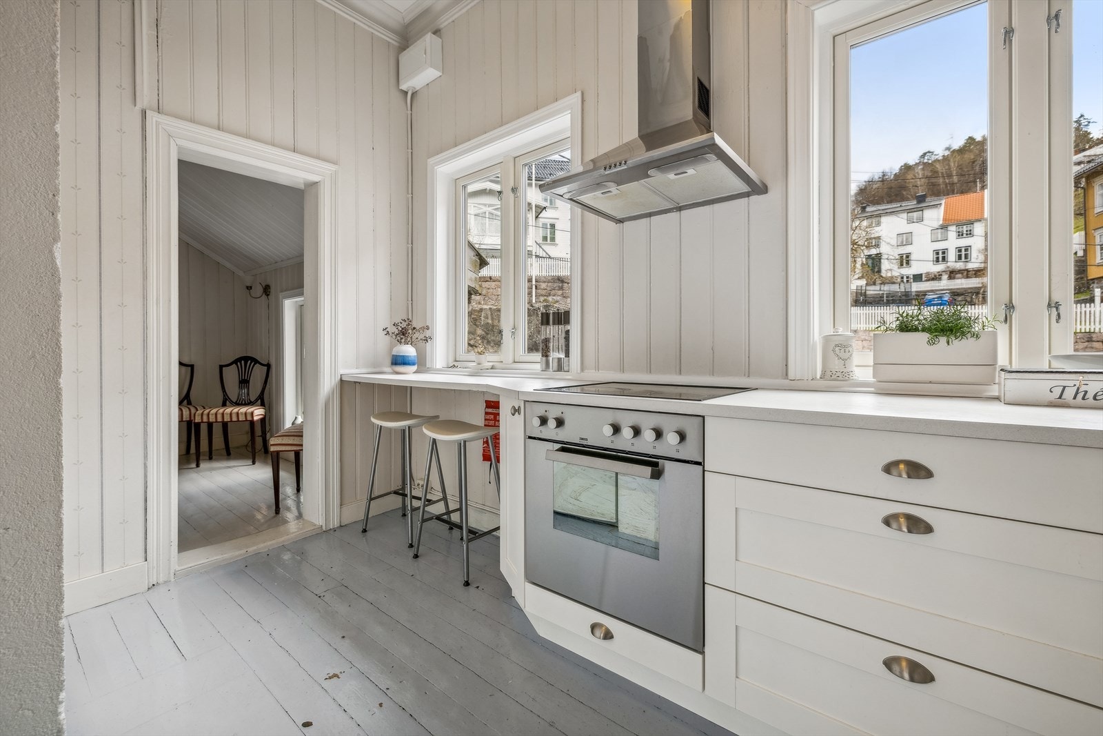 I hjemmets tredje etasje kan det skiltes med et nyere kjøkken. Galleribilde