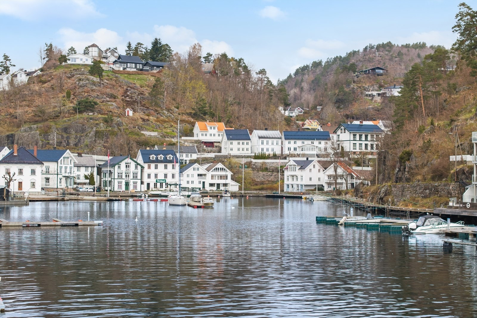 Med privat brygge kan man ta seg en båttur ut i den vakre skjærgården i Tvedestrand og omegn. Galleribilde
