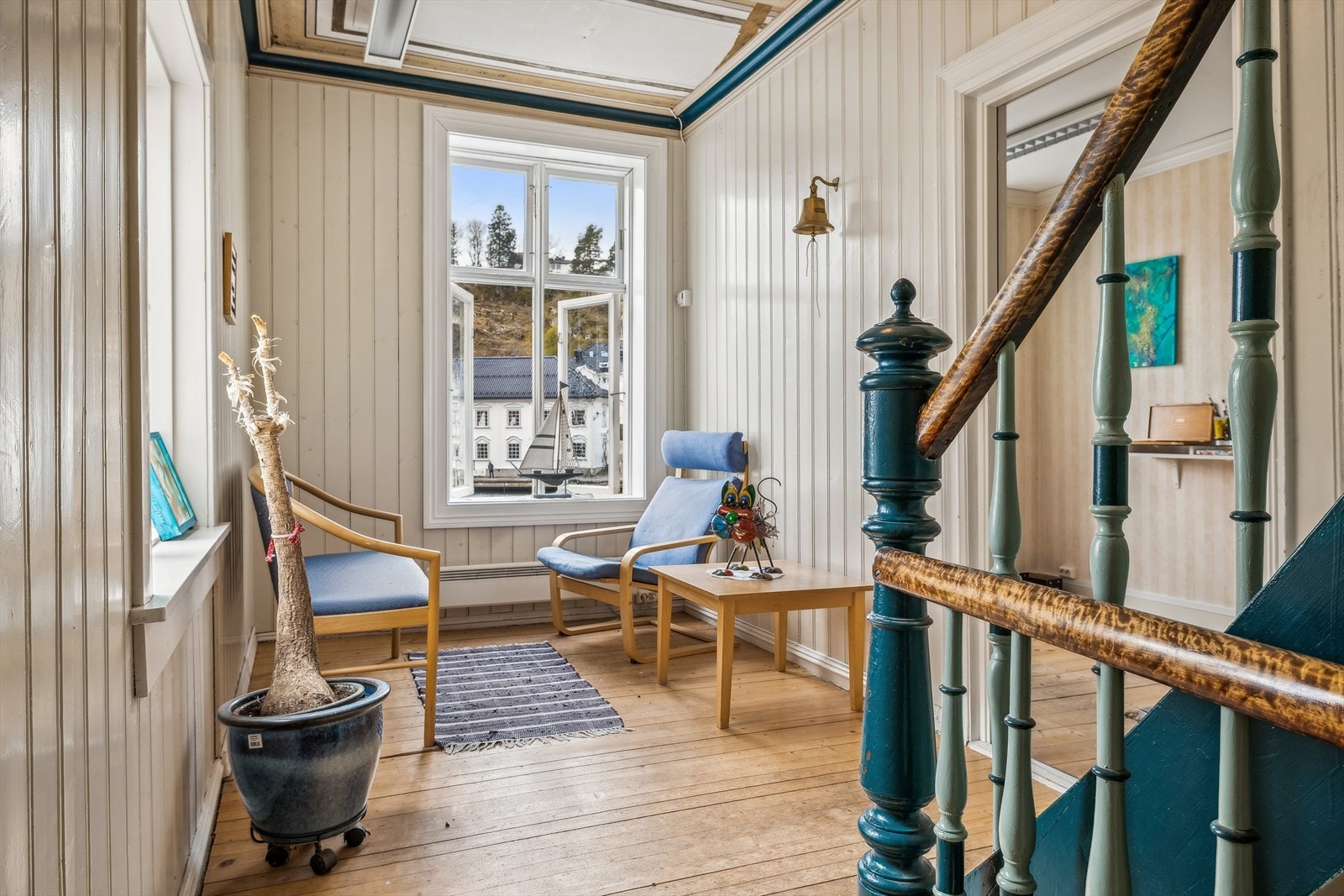 Felles gang/trapperom mellom etasjene i bygget. Galleribilde