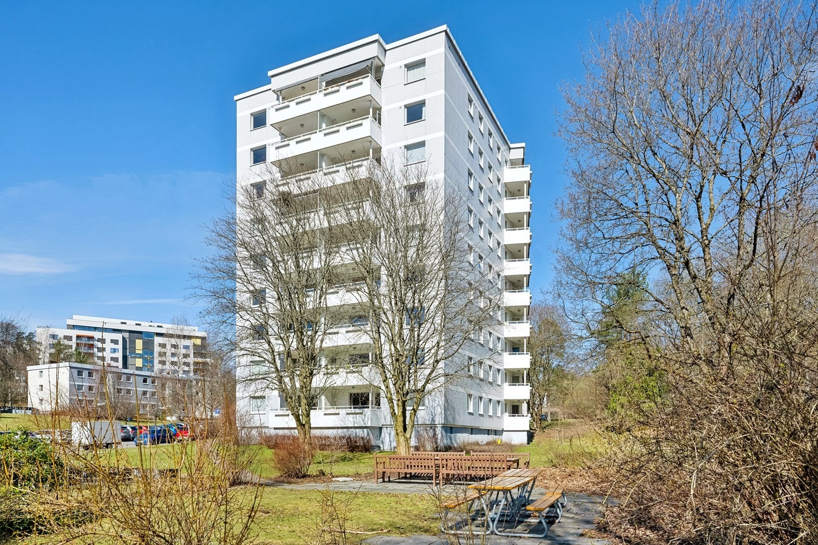Hamborg borettslag er et veldrevet borettslag som ligger i et stille og rolig område med stor tomt med masse grøntareal. Sittegrupper, og lekeplasser. Galleribilde