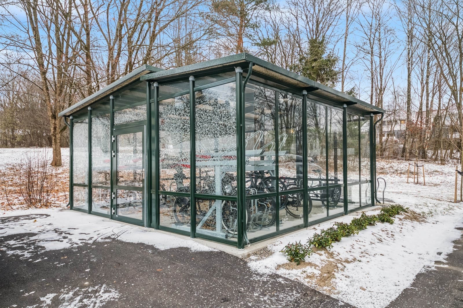 Sykkelparkering med lademuligheter for 110kr/mnd. Galleribilde