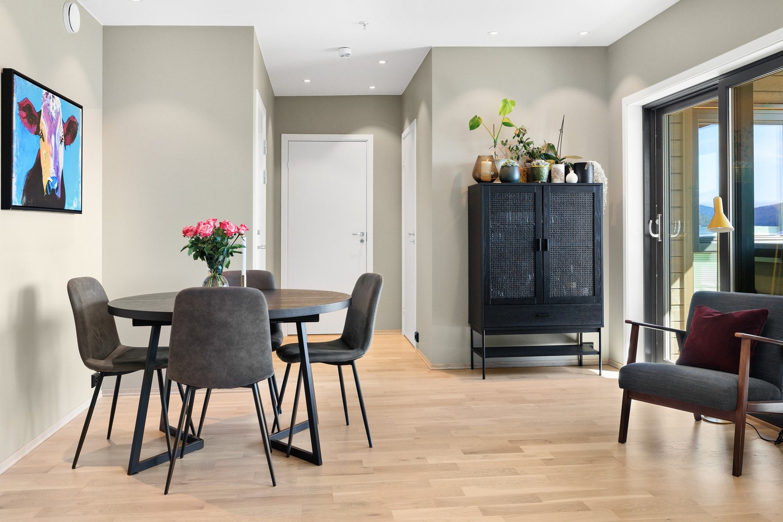 Oppvarming med vannbåren gulvvarme tilsluttet fjernvarmeanlegg Galleribilde