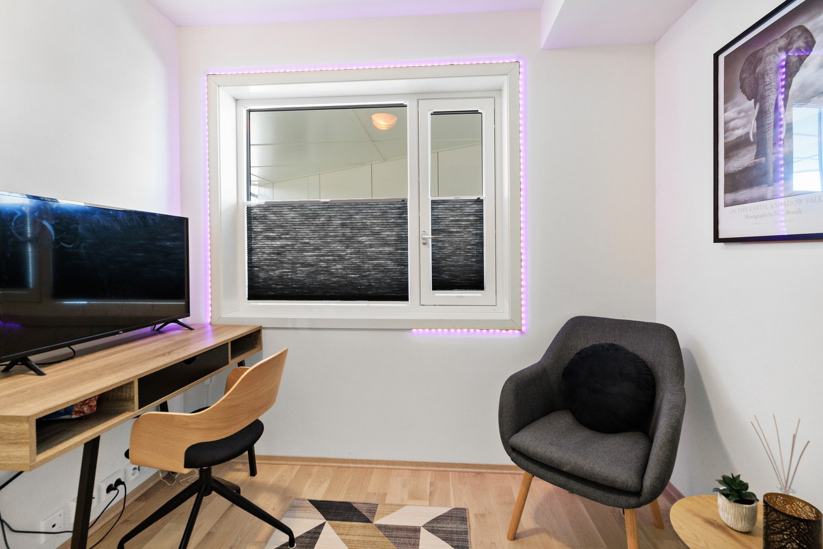 Hybel med egen inngang og interndør som kan benyttes som del av egen leilighet, eller leies ut Galleribilde