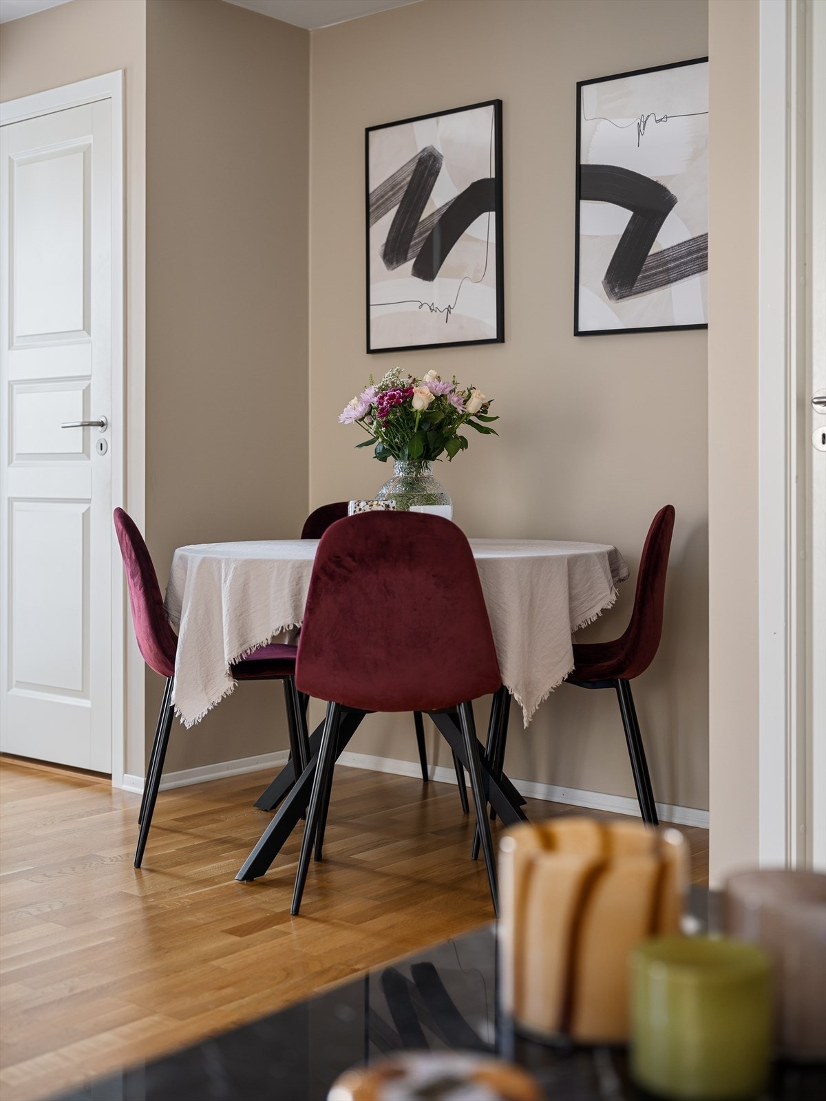 Eget innhukk kan benyttes for spisebord evt hjemmekontor eller annet. Galleribilde