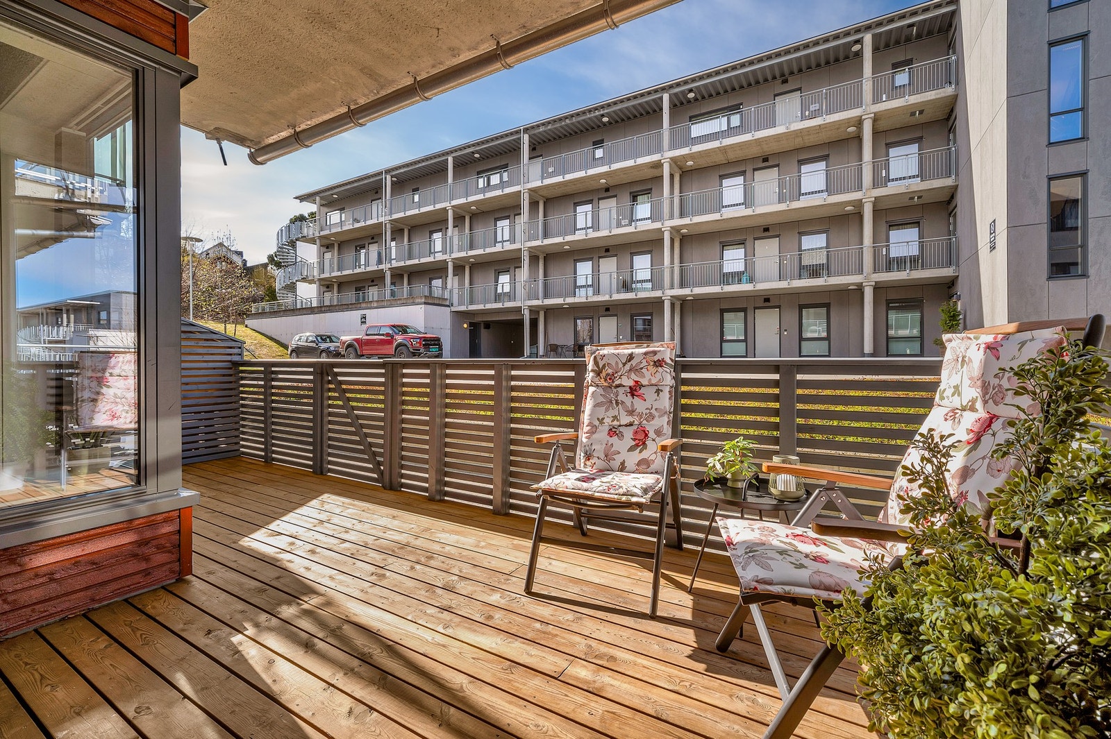 Her nyter man glimrende
solforhold fra ca. kl. 09:00 - 20:00 på sommerstid. Galleribilde