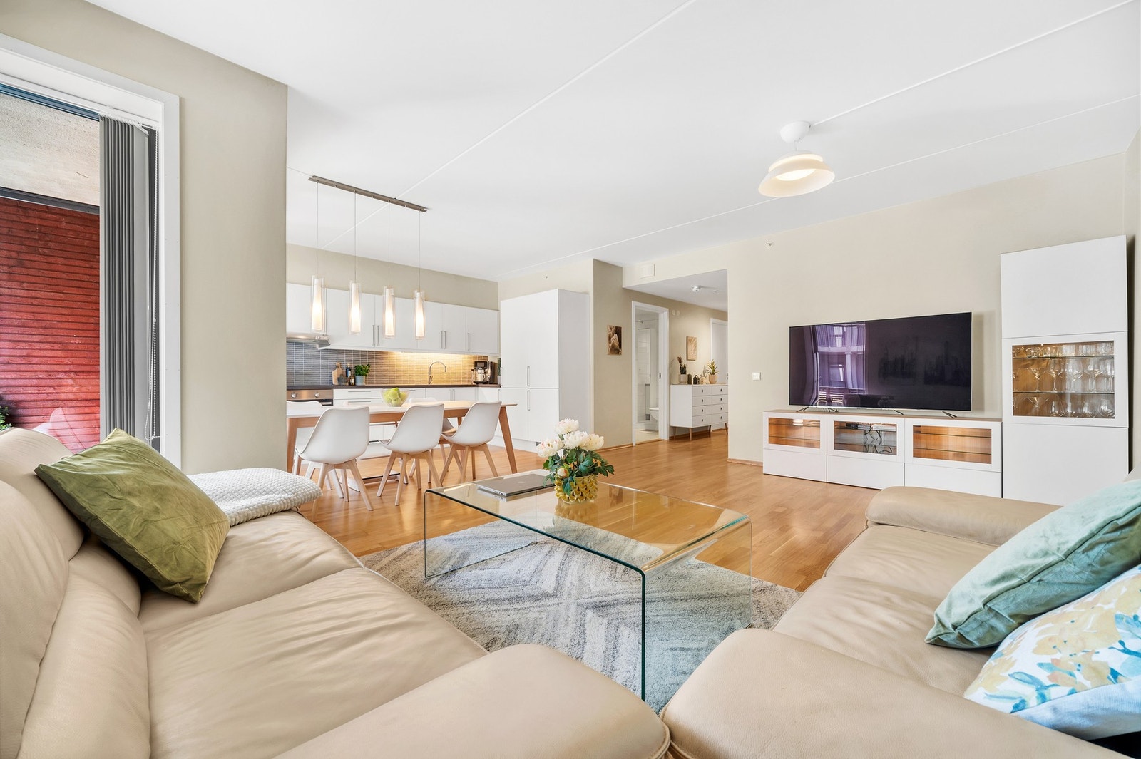 Leiligheten ble ferdigstilt så sent som i 2014 og holder som følge av dette en gjennomgående moderne standard. Takstmannen har gitt TG0/1 på absolutt alle punkter i sin rapport. Galleribilde