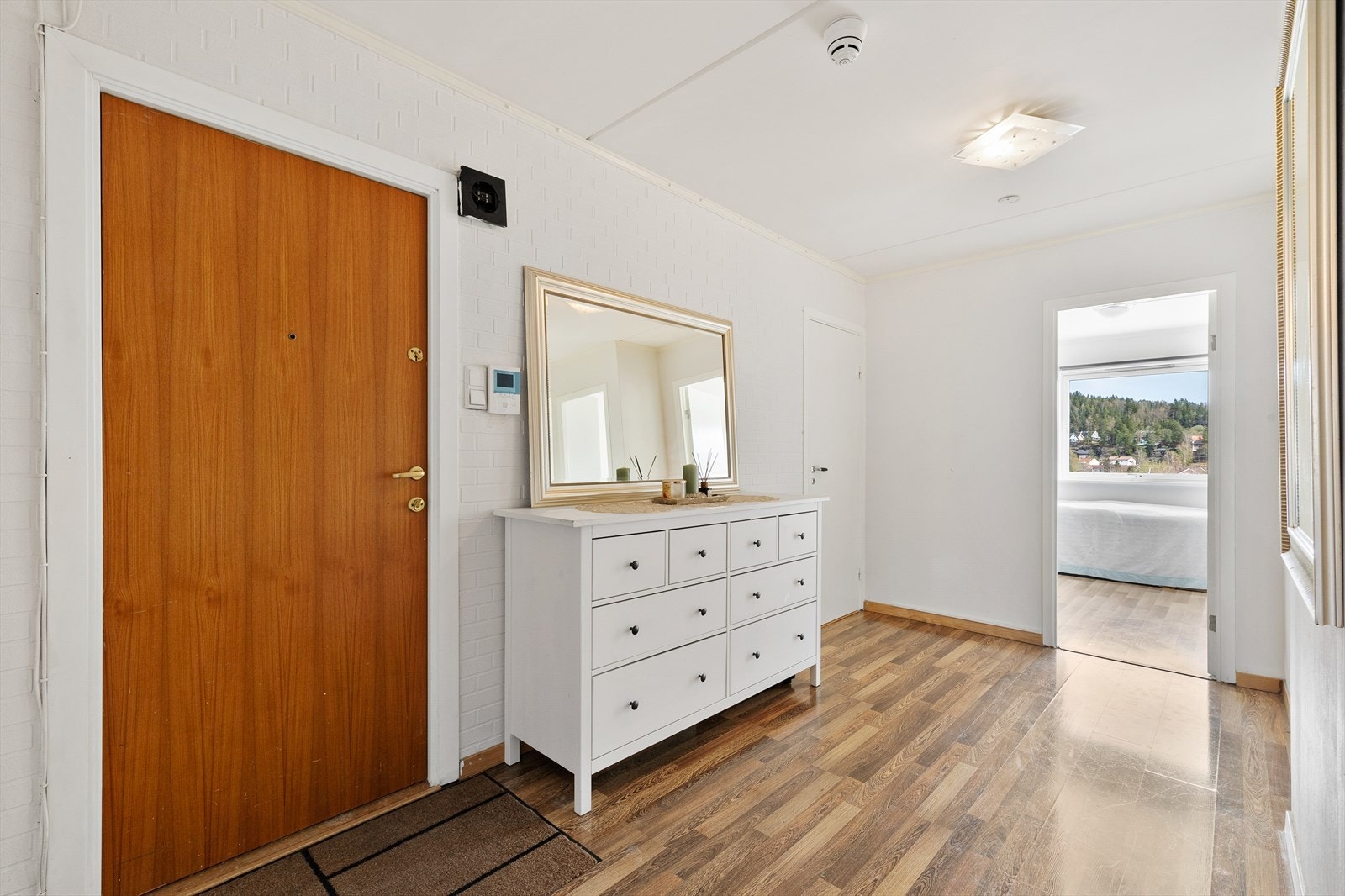 Med dør-calling slipper du gjestene enkelt inn fra gateplan. Galleribilde