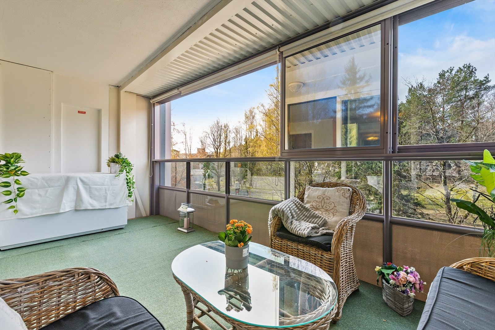 Det er godt med plass til utemøbler i leilighetens flotte balkong, her kan du nyte frisk luft og sol. Galleribilde