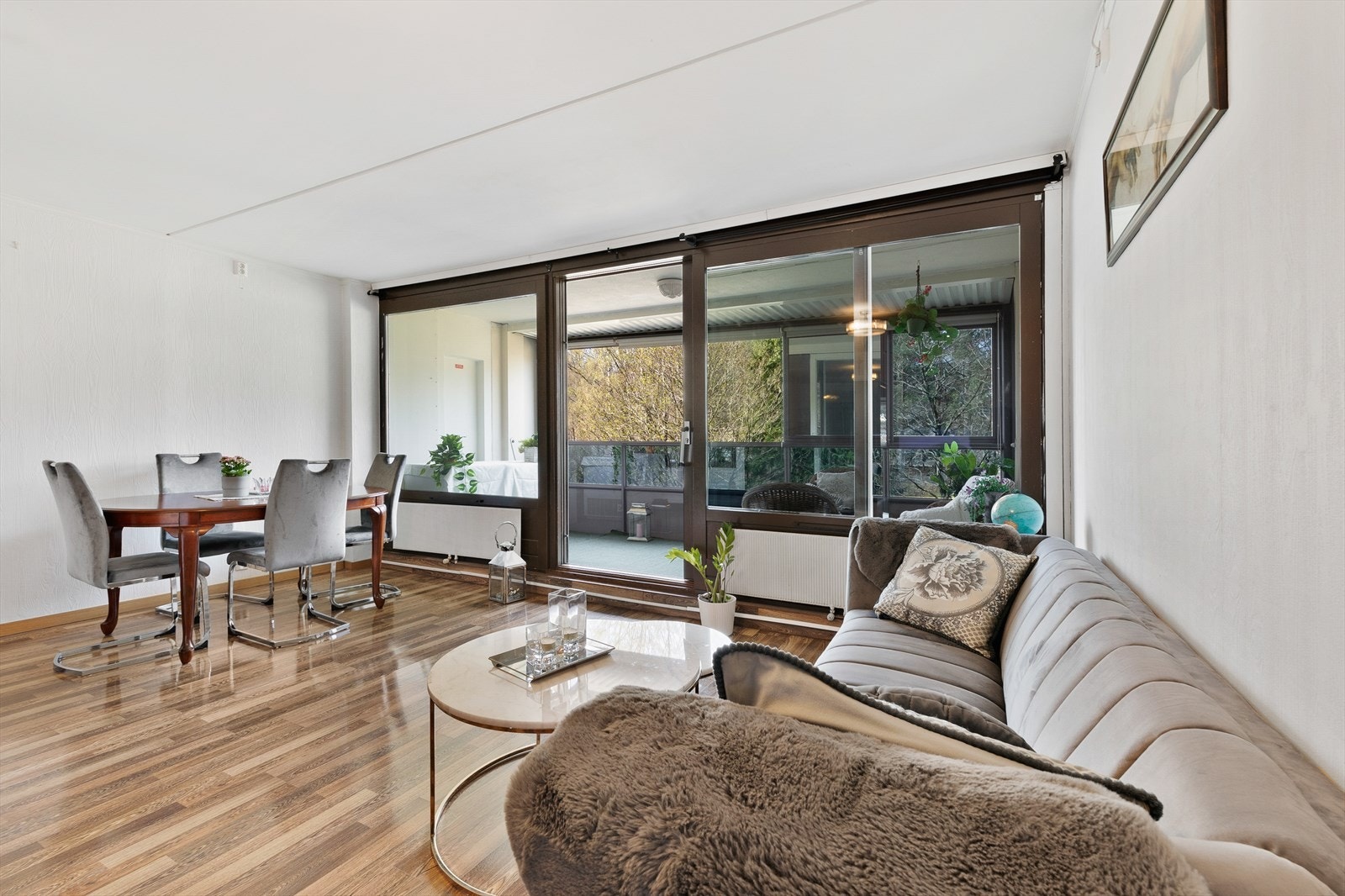 Lys og tiltalende 4- romsleilighet i byggets 7.etasje. Galleribilde