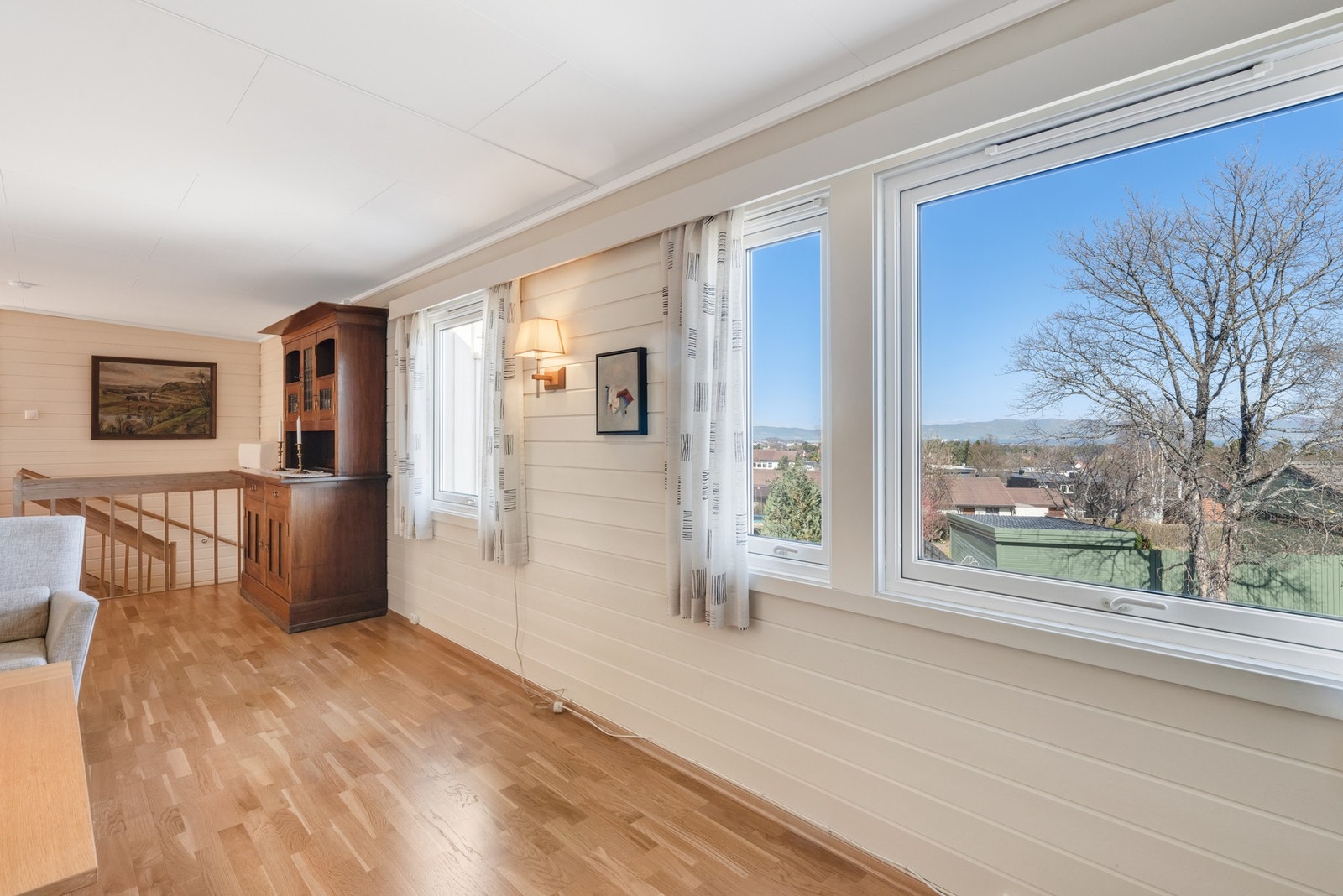 I trappeoppgang ble det i 2018 installert ny Fujitsu varmepumpe. Galleribilde