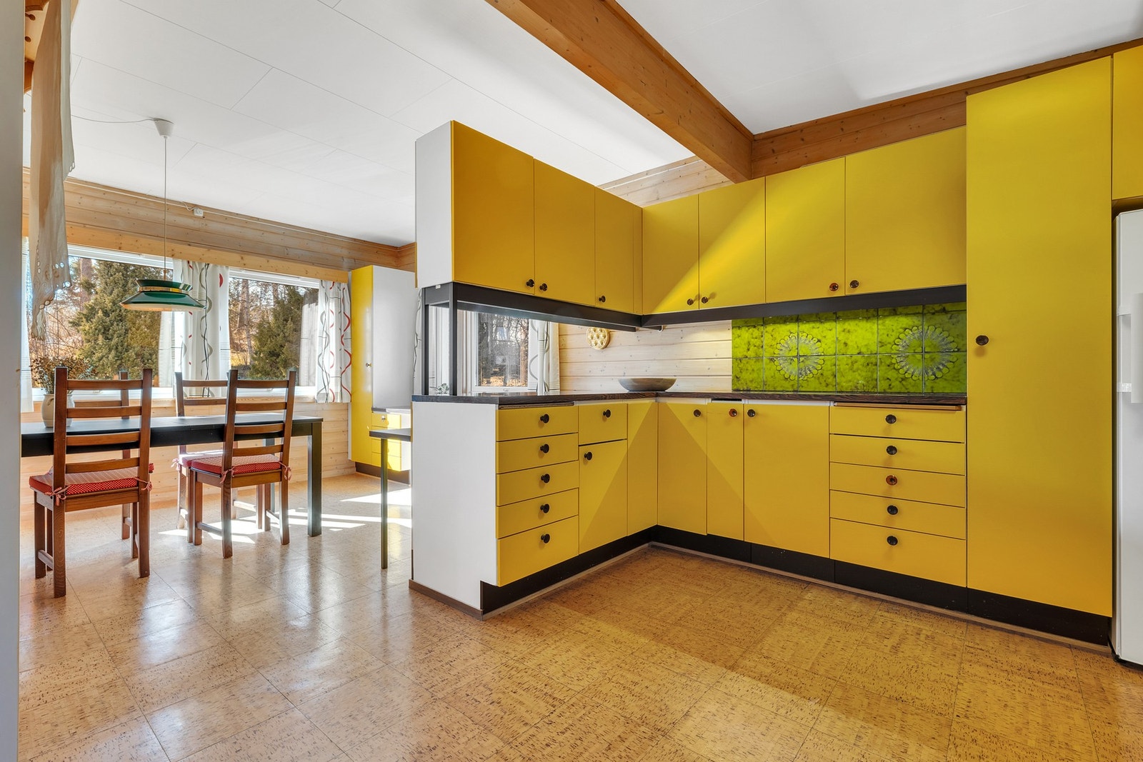 Boligen har moderniseringsbehov, så her har man en gyllen mulighet til å pusse opp etter egen stil og preferanser. Galleribilde