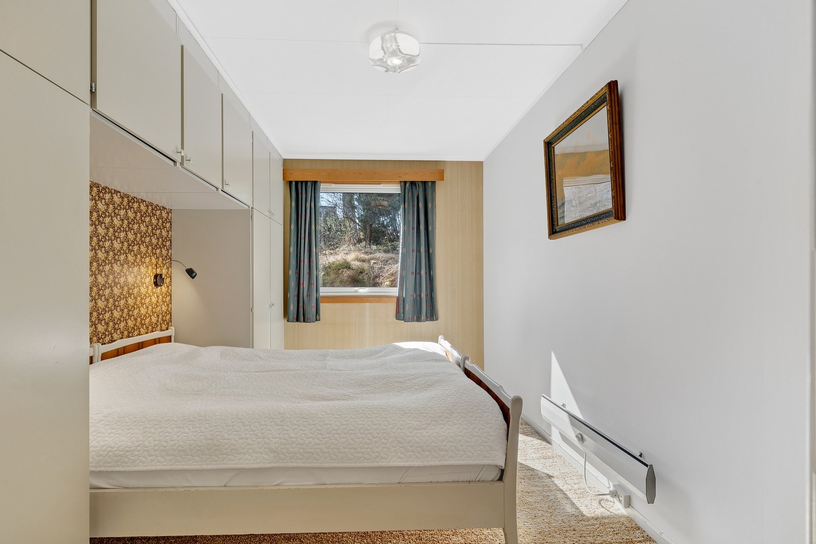 Hovedsoverommet er på 10 m² med egen garderobeløsning. Galleribilde