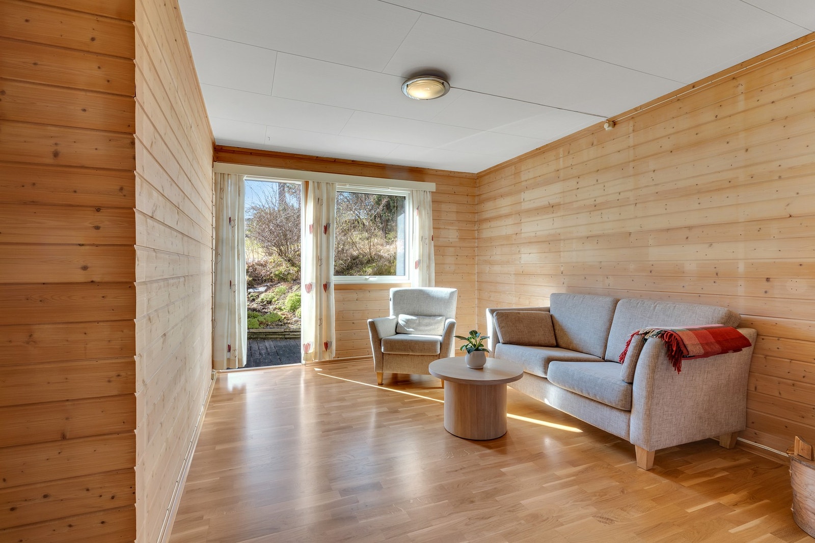 Rommet kan også benyttes som et fjerde soverom. Direkte utgang til sørvendt terrasse. Galleribilde