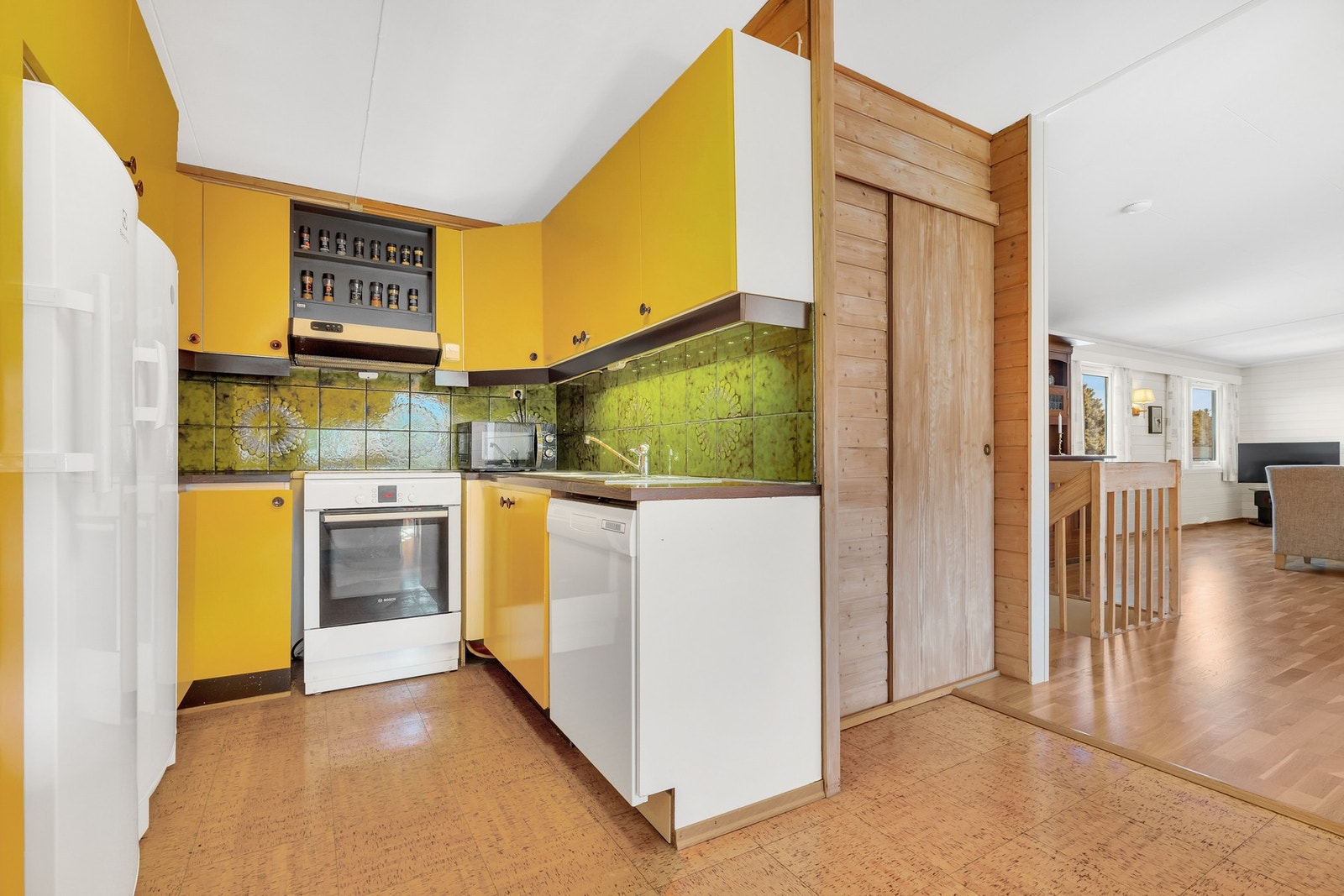 Godt med skap- og benkeplass. Galleribilde