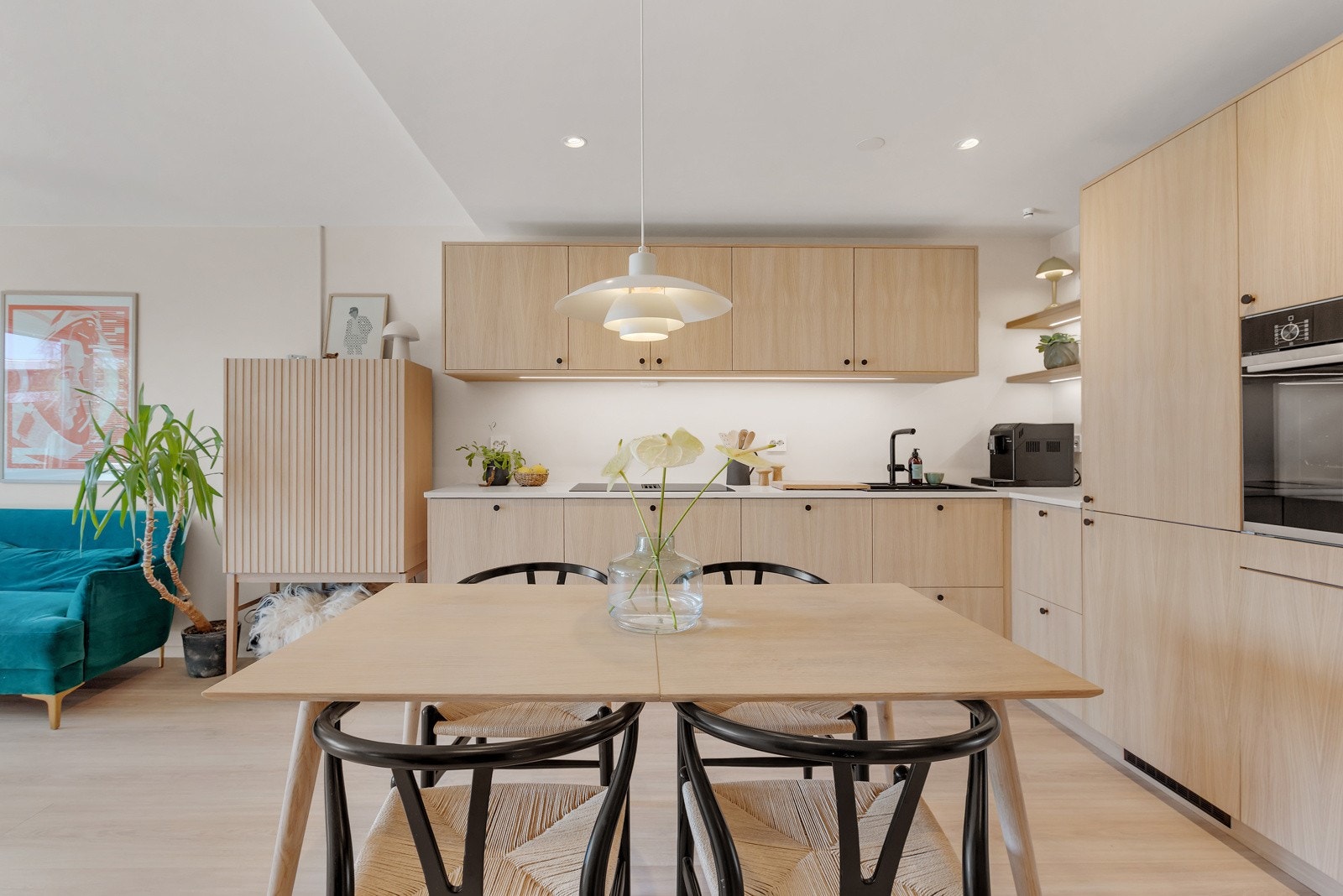 Kjøkkenet er nøye designet for å harmonere med resten av leiligheten. Galleribilde