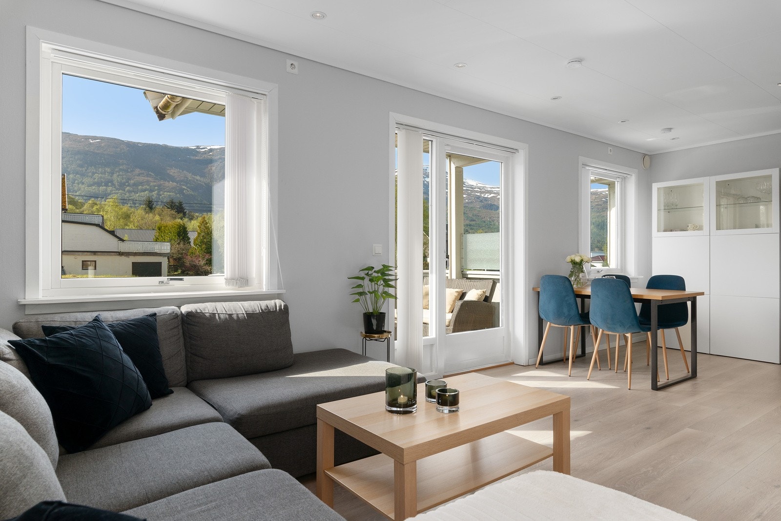 Leiligheten fremstår som godt vedlikeholdt med tidsriktige fargevalg og en god standard. Galleribilde