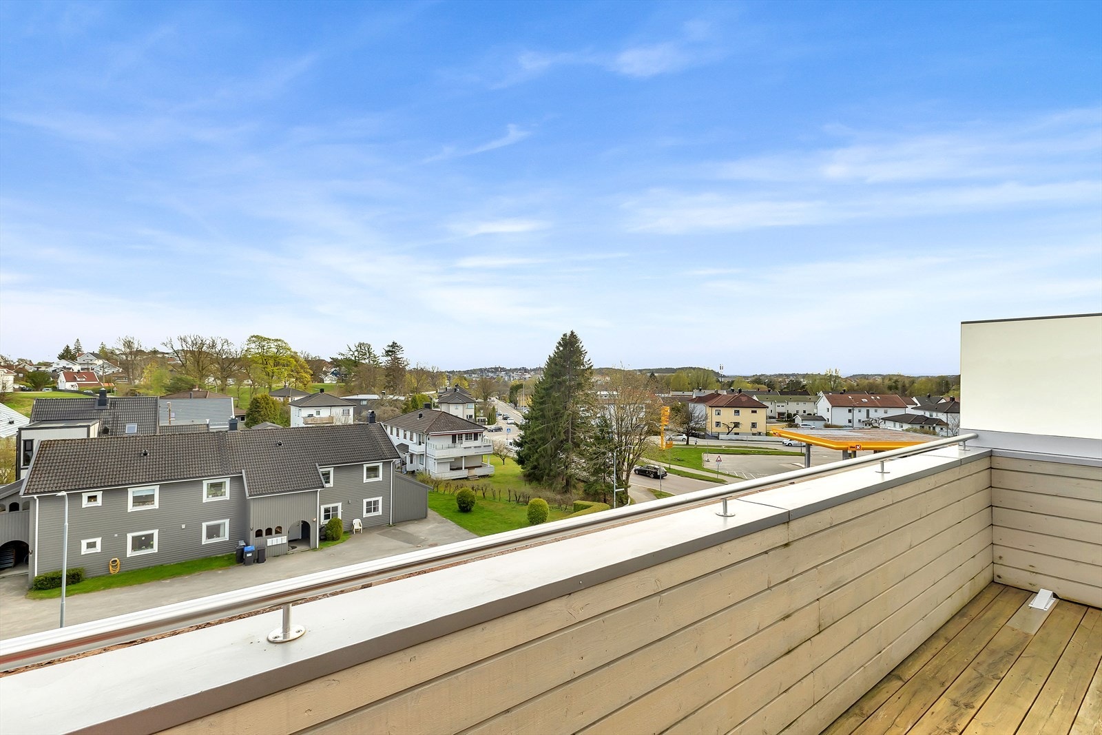 Fri og flott utsikt mot området! Galleribilde