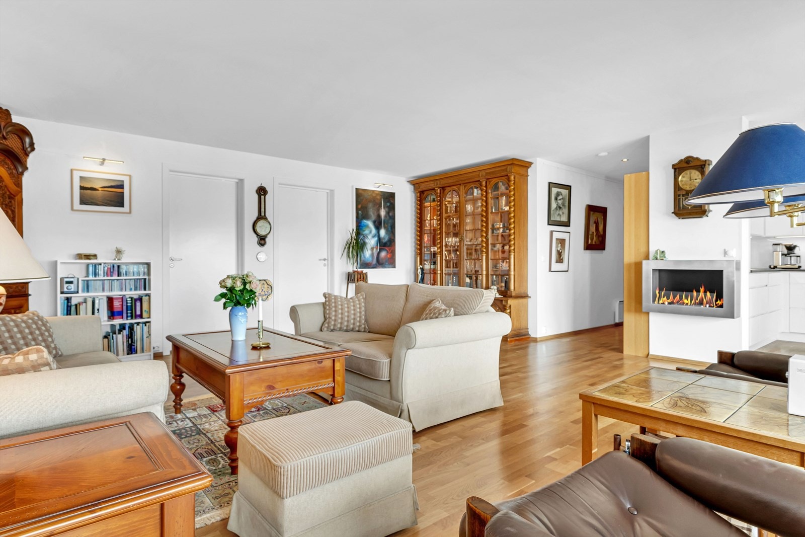 Stuen/spisestuen er meget luftig og romslig. Galleribilde