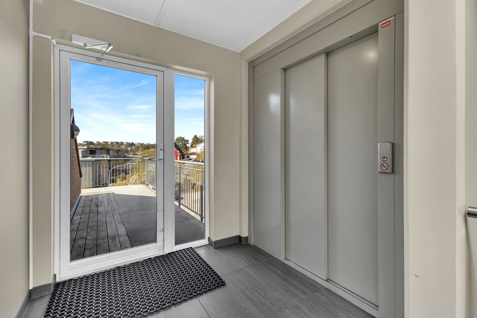 Det er heis i bygget som tar dere sømløst opp til 4. etasje. Galleribilde