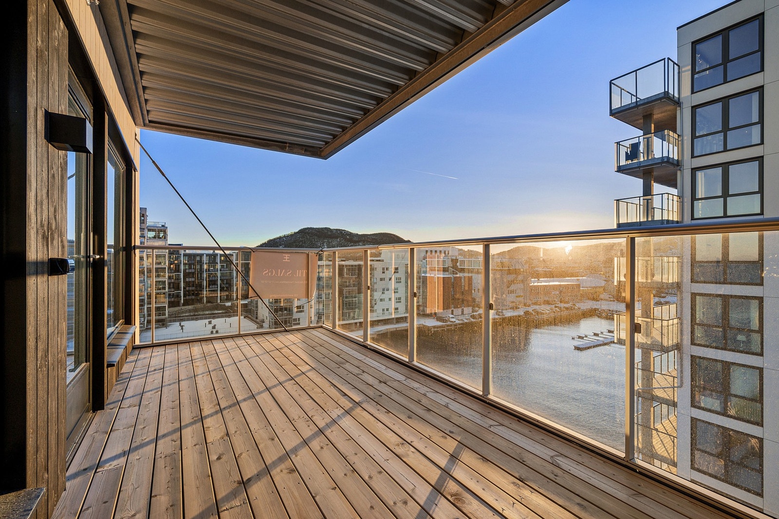 Adkomst til overbygd terrasse med fantastisk utsikt Galleribilde