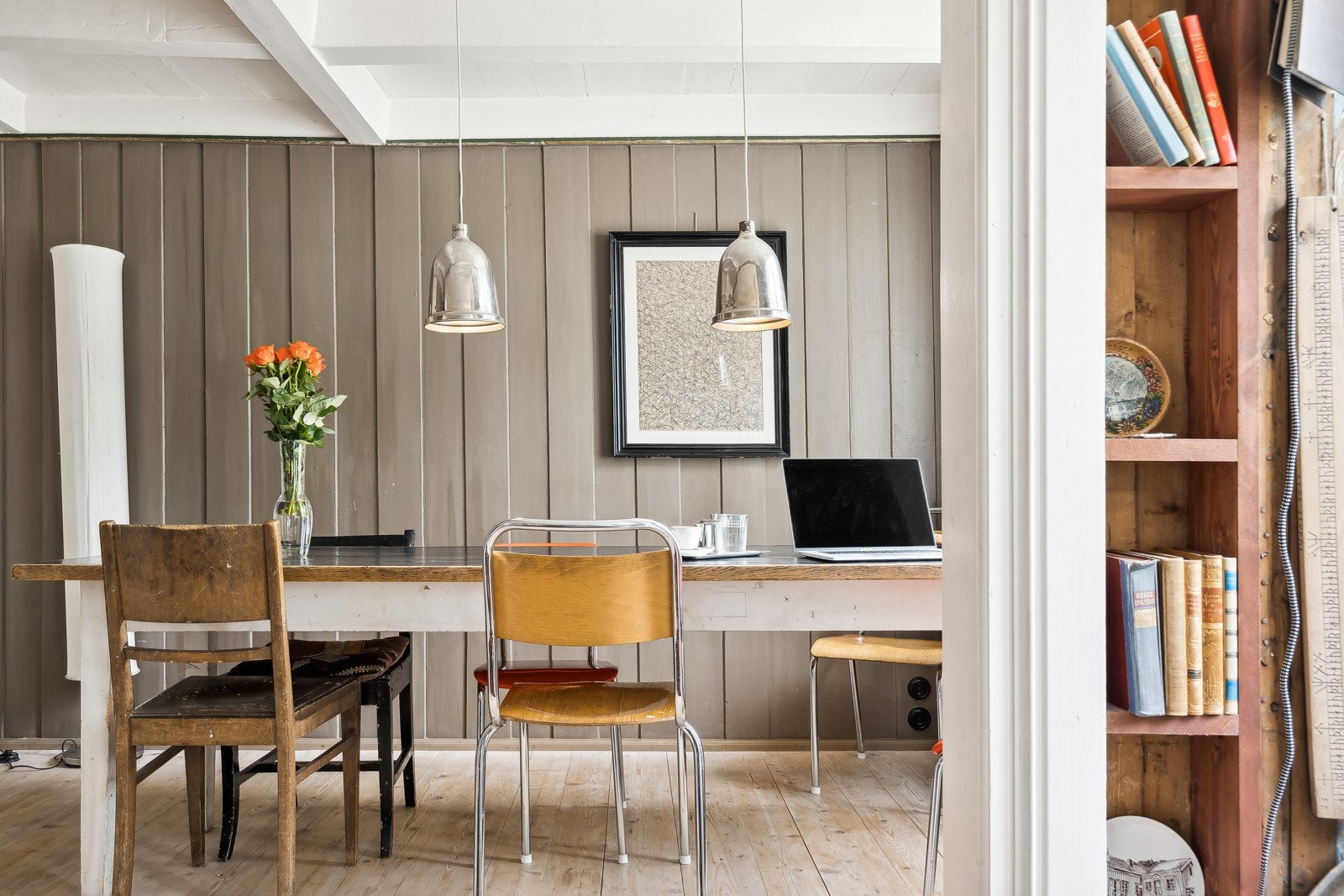 Innebygde bokhyller er en detalj mange vil sette pris på. Galleribilde