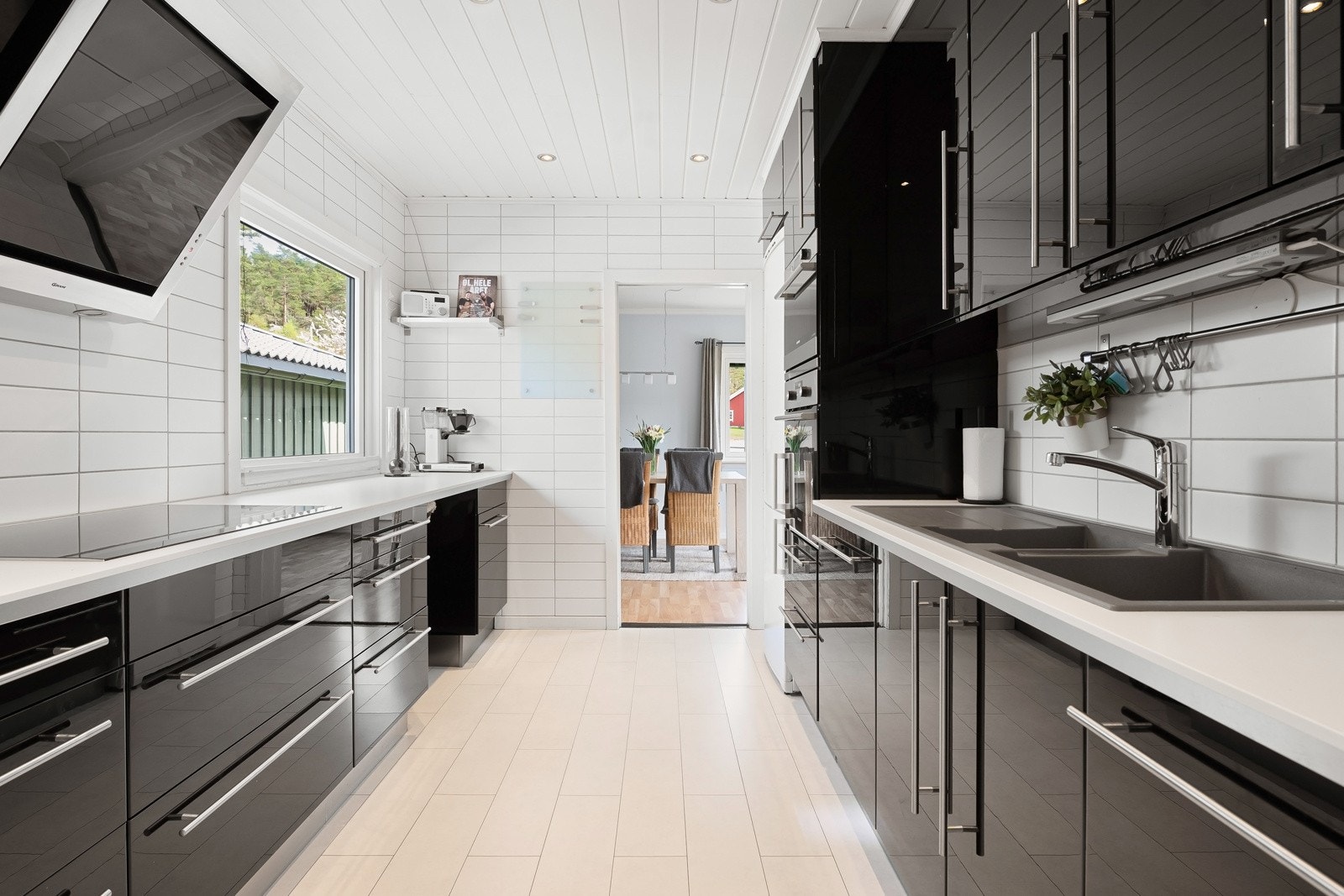 Integrerte hvitevarer medfølger i overdragelsen Galleribilde