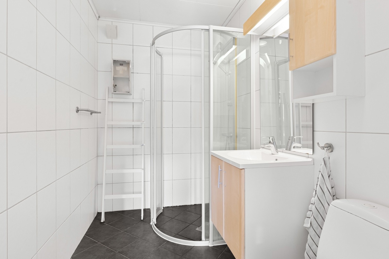 Flislagt bad/WC pusset opp ca. 2005. Galleribilde