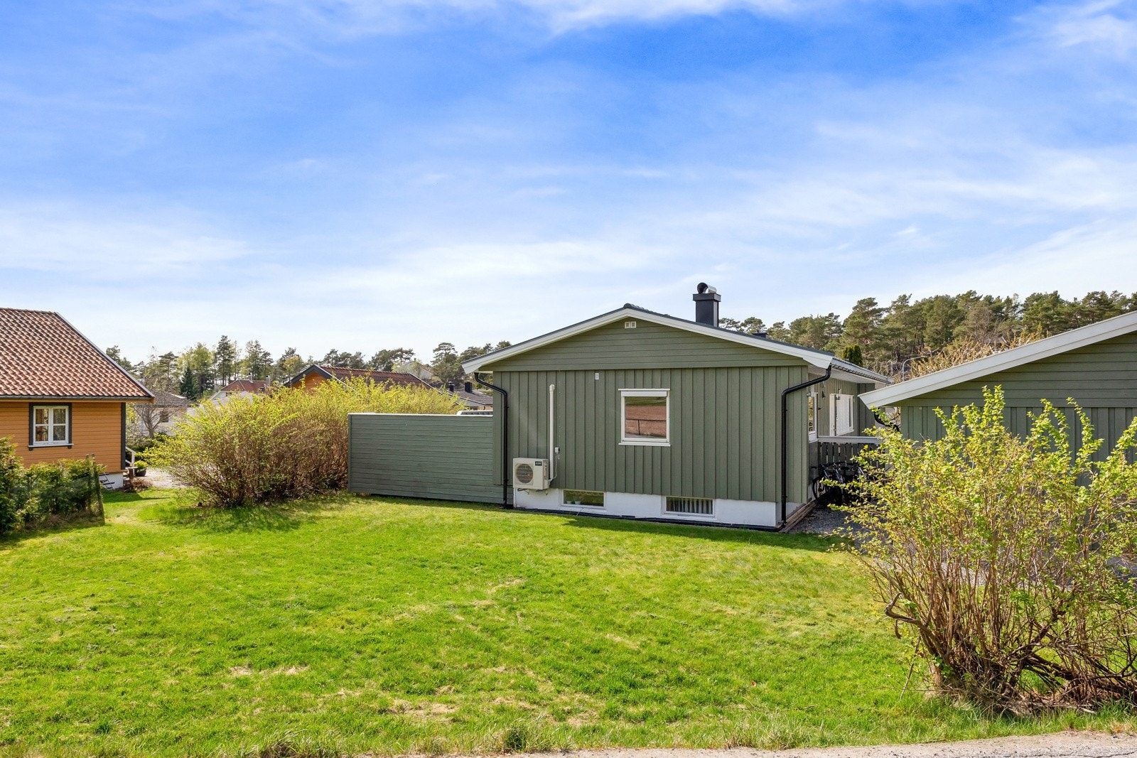 Flott opparbeidet hage for både store og små Galleribilde