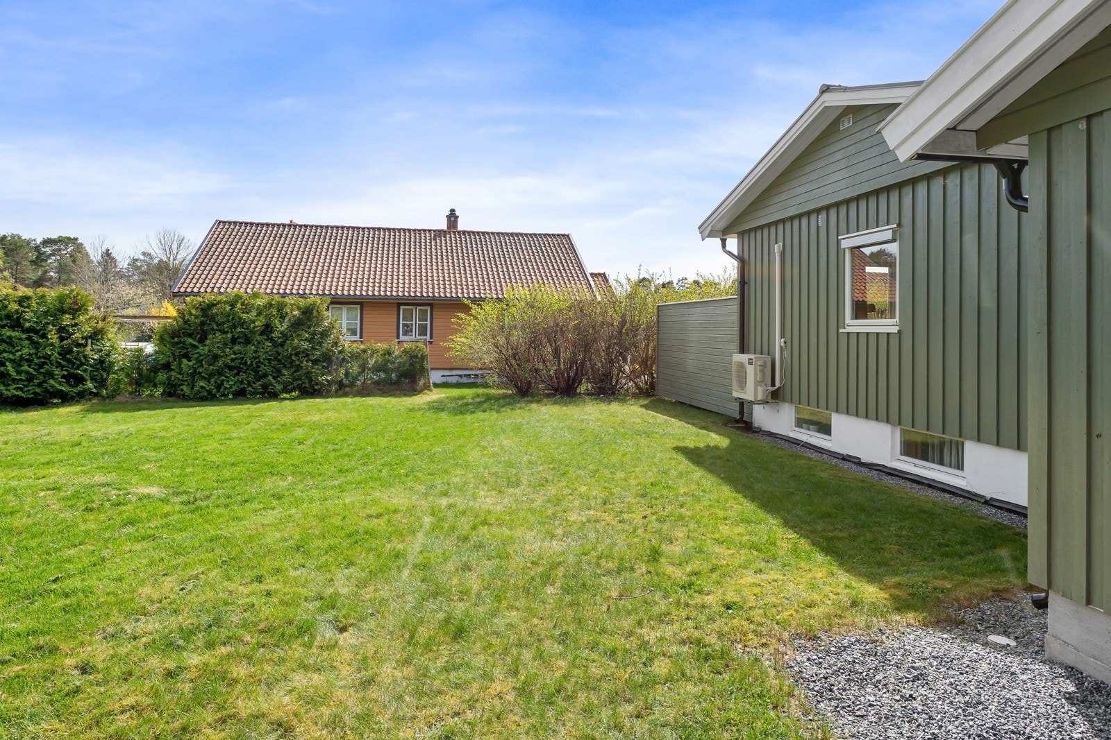 Flott opparbeidet hage for både store og små Galleribilde