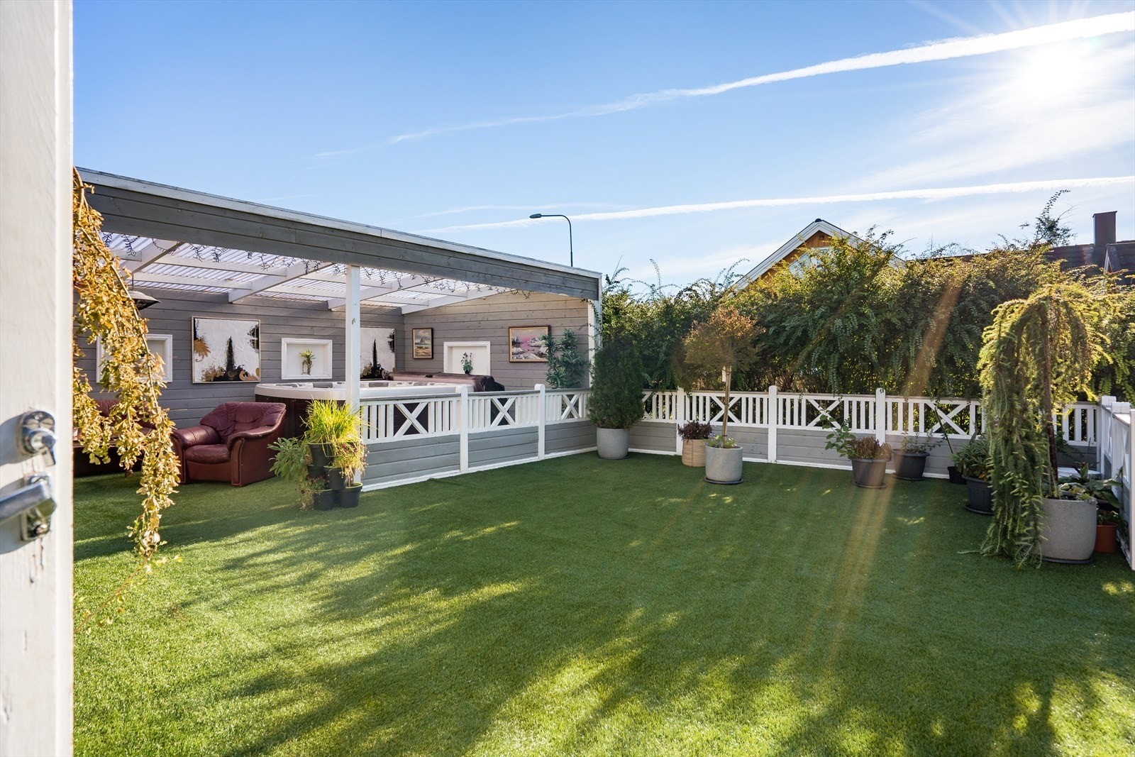 Pergola med tak og vinduer på ca. 27 m². Galleribilde