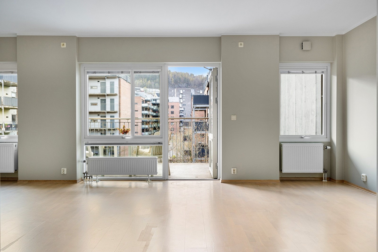 Dette er en lys og pen 4-roms andelsleilighet med en hyggelig balkong. Galleribilde