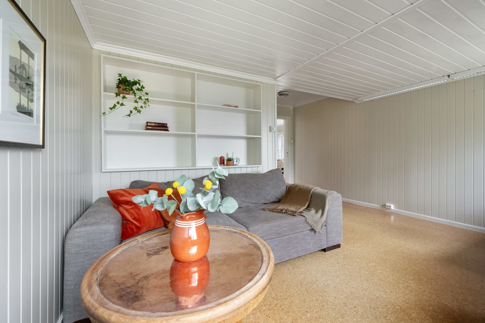 Kontoret har plass til sofa og kan benyttes som TV-stue, eventuelt lekerom Galleribilde