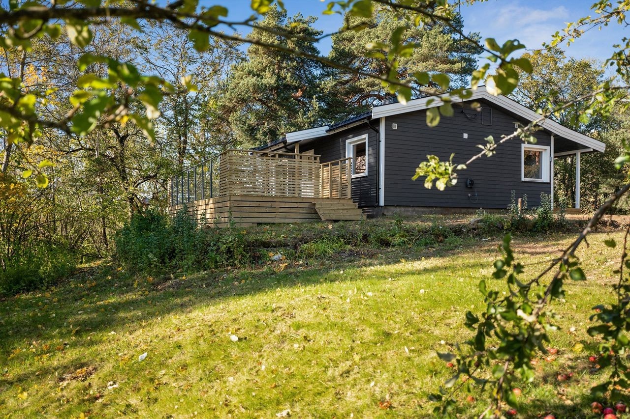 Stor og skrånet tomt Galleribilde