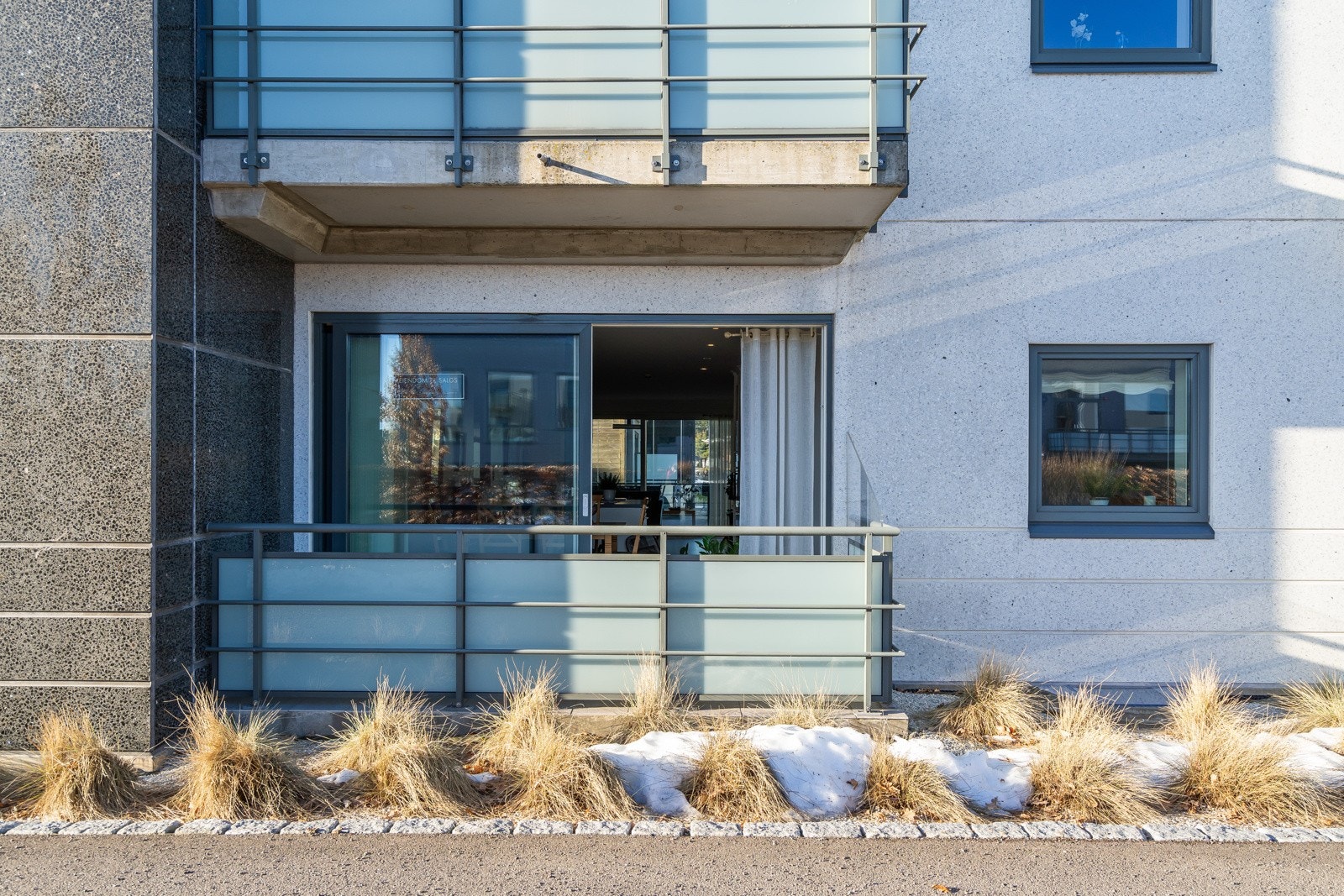 Gjennomgående leilighet - terrasse både mot øst og vest Galleribilde