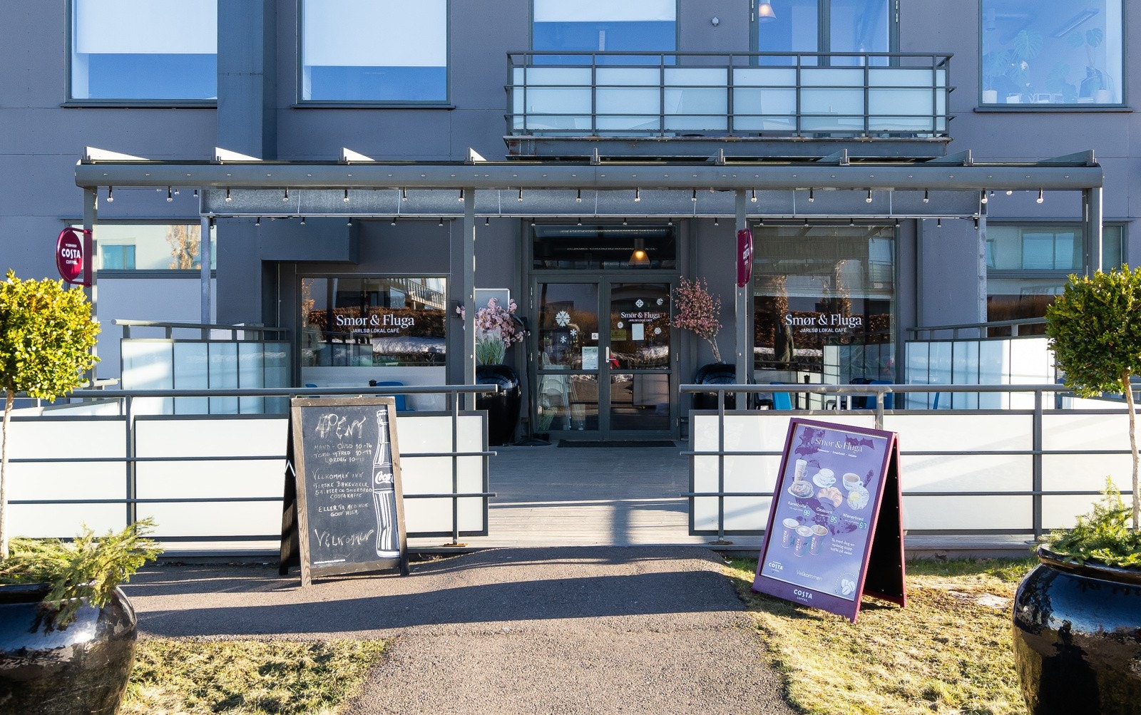 Koselig cafe rett over gaten - Smør-og-Fluga Galleribilde