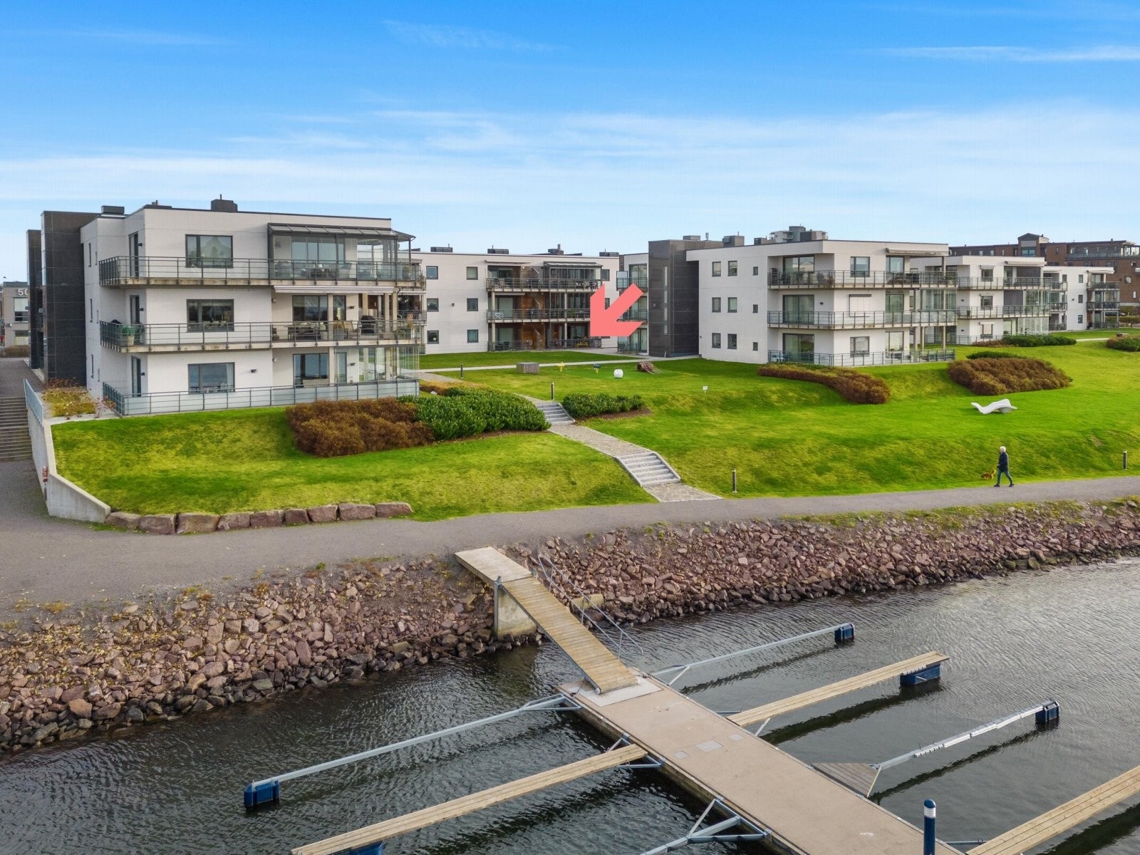 Nydelig beliggende, vestvendt med sjø som nærmeste nabo Galleribilde