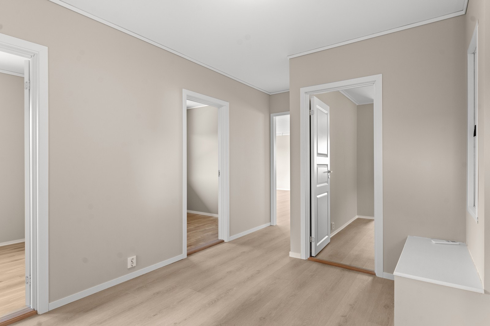 Romslig gang Galleribilde