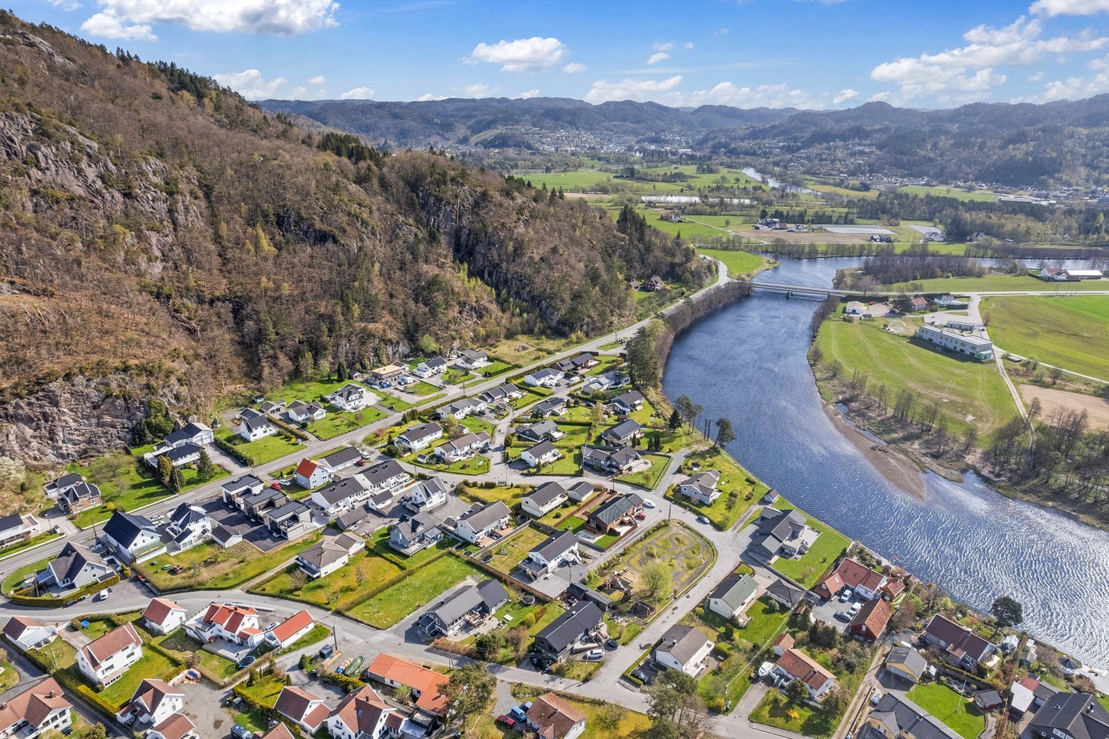 Kort avstand til både sentrum og skole. Galleribilde