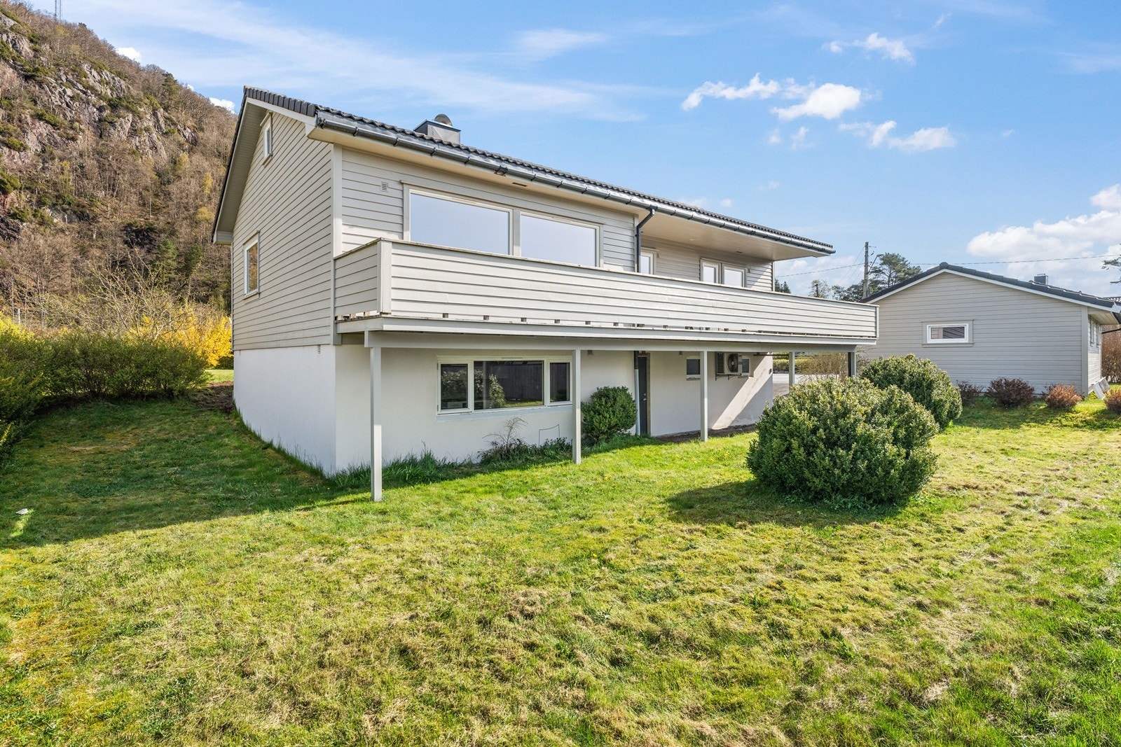 Flott hage med mange muligheter. Galleribilde