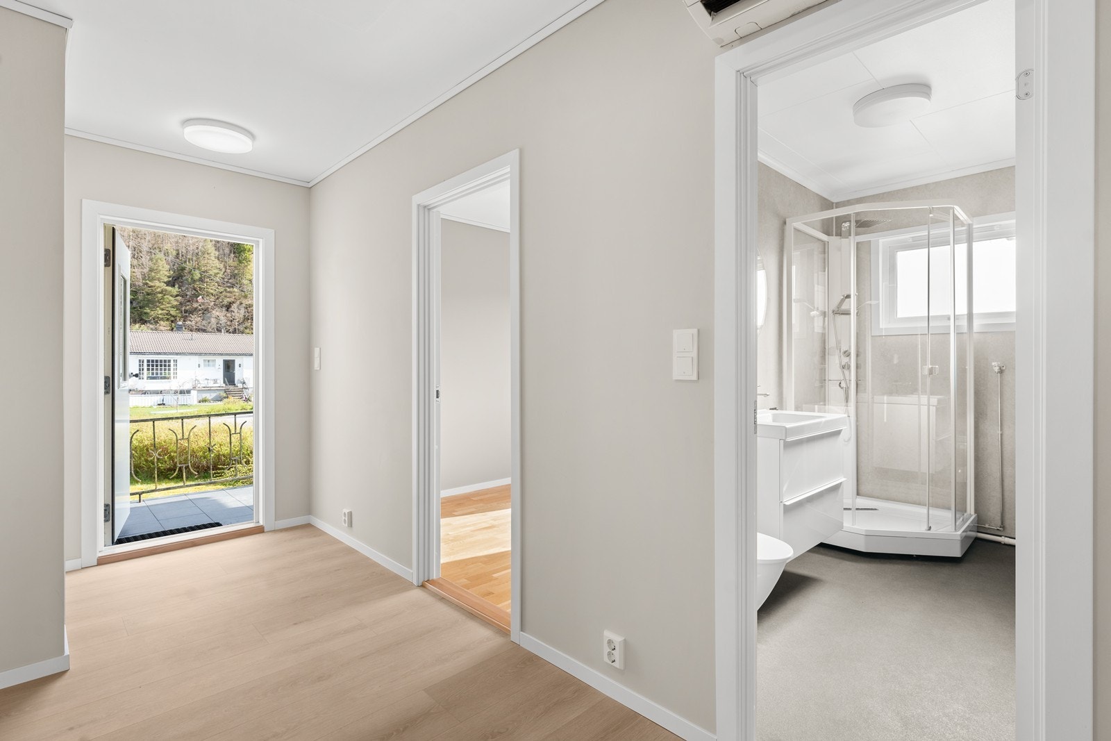 Inngangsparti/gang. Her er også varmepumpen montert. Galleribilde