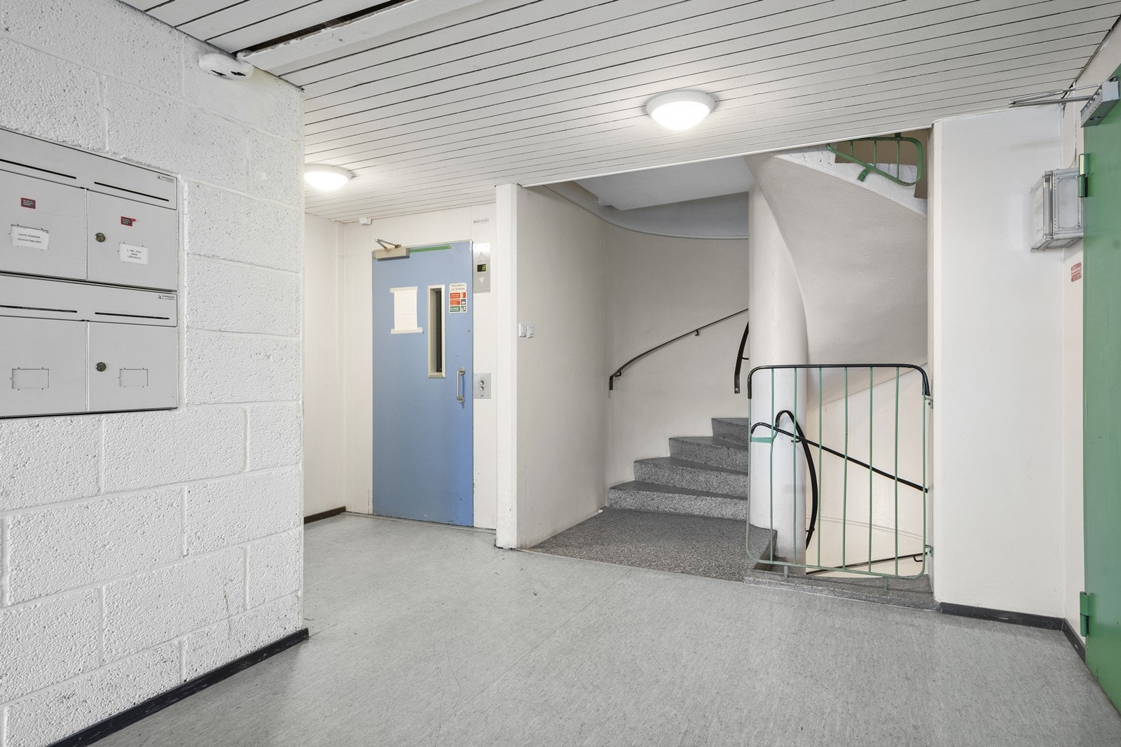 Det er heis opp til etasjeplan. Galleribilde