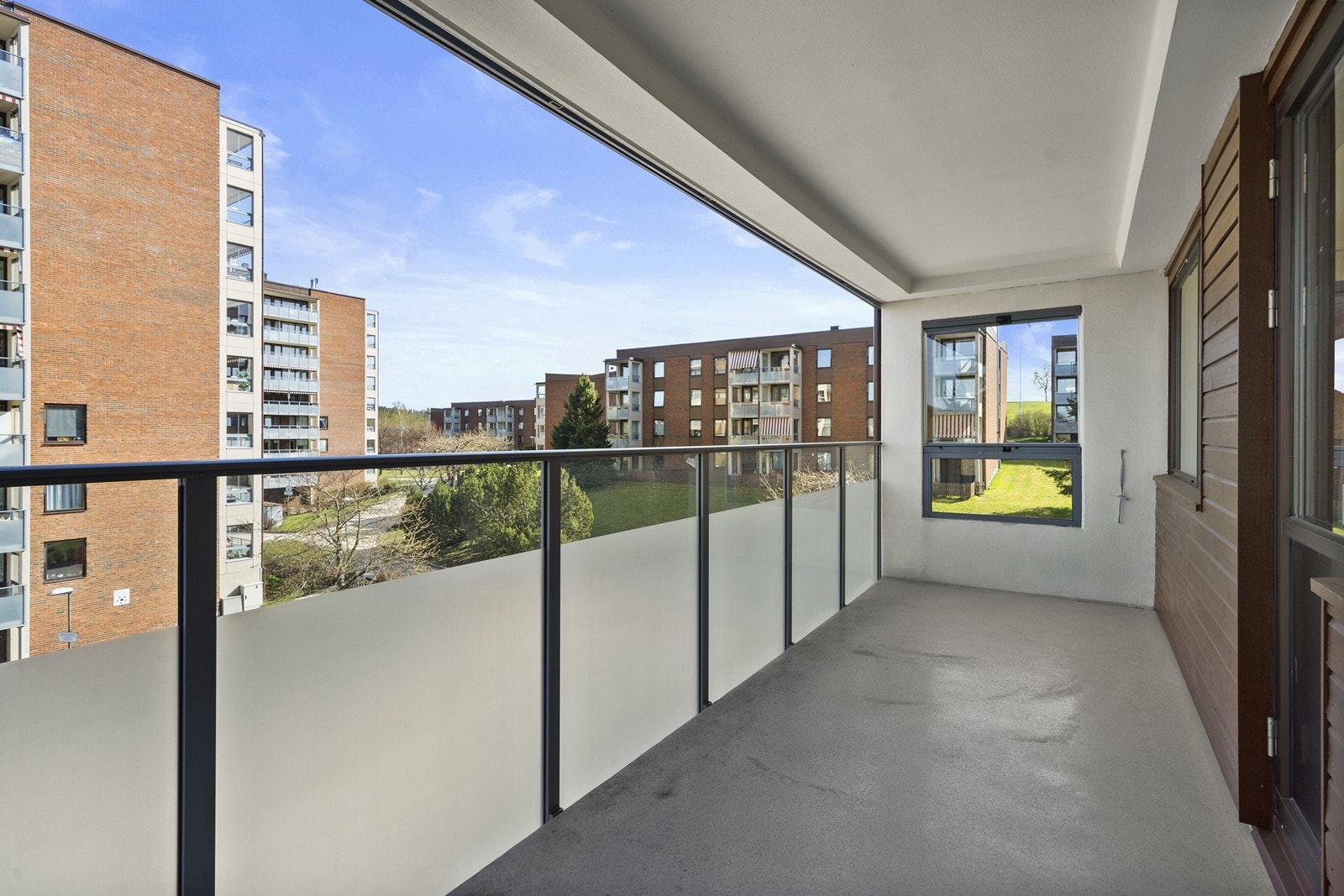 Fra det største soverommet er det også utgang til 12 m² balkong. Galleribilde